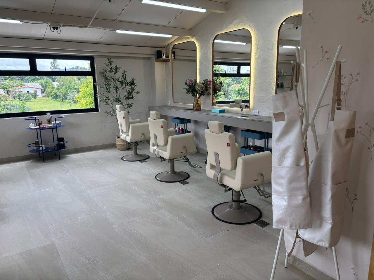 Interior del spa capilar Alondra en Llanogrande